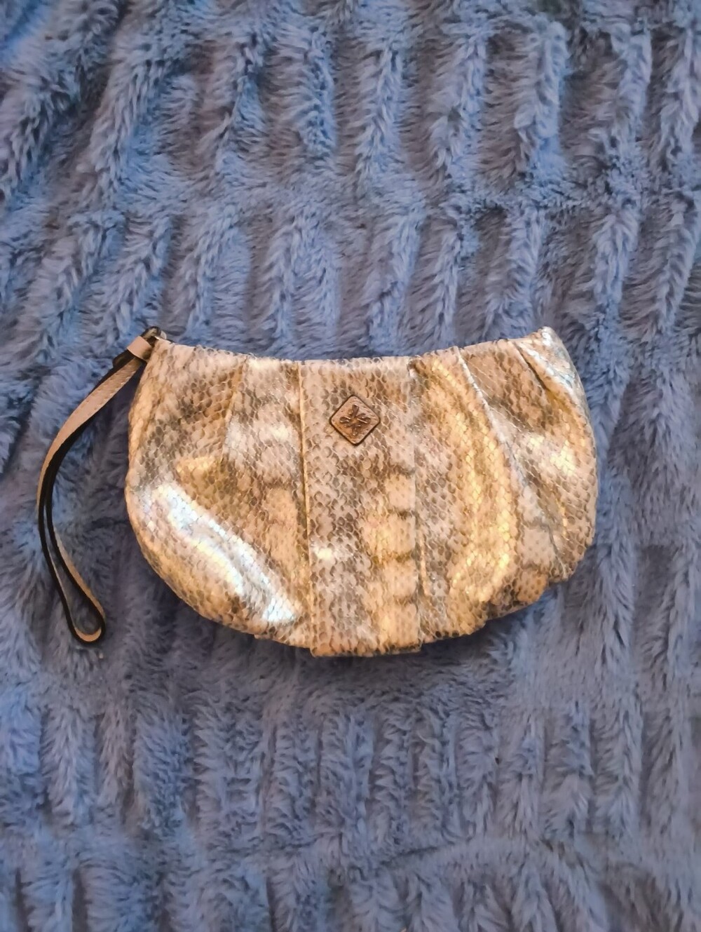 Simply Vera Snake-Print Wristlet Clutch in Metallic Beige